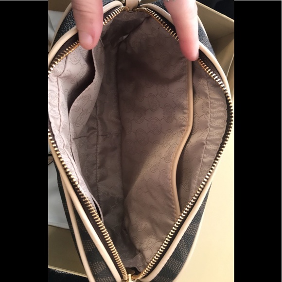 Michael kors purse - Picture 3 of 4